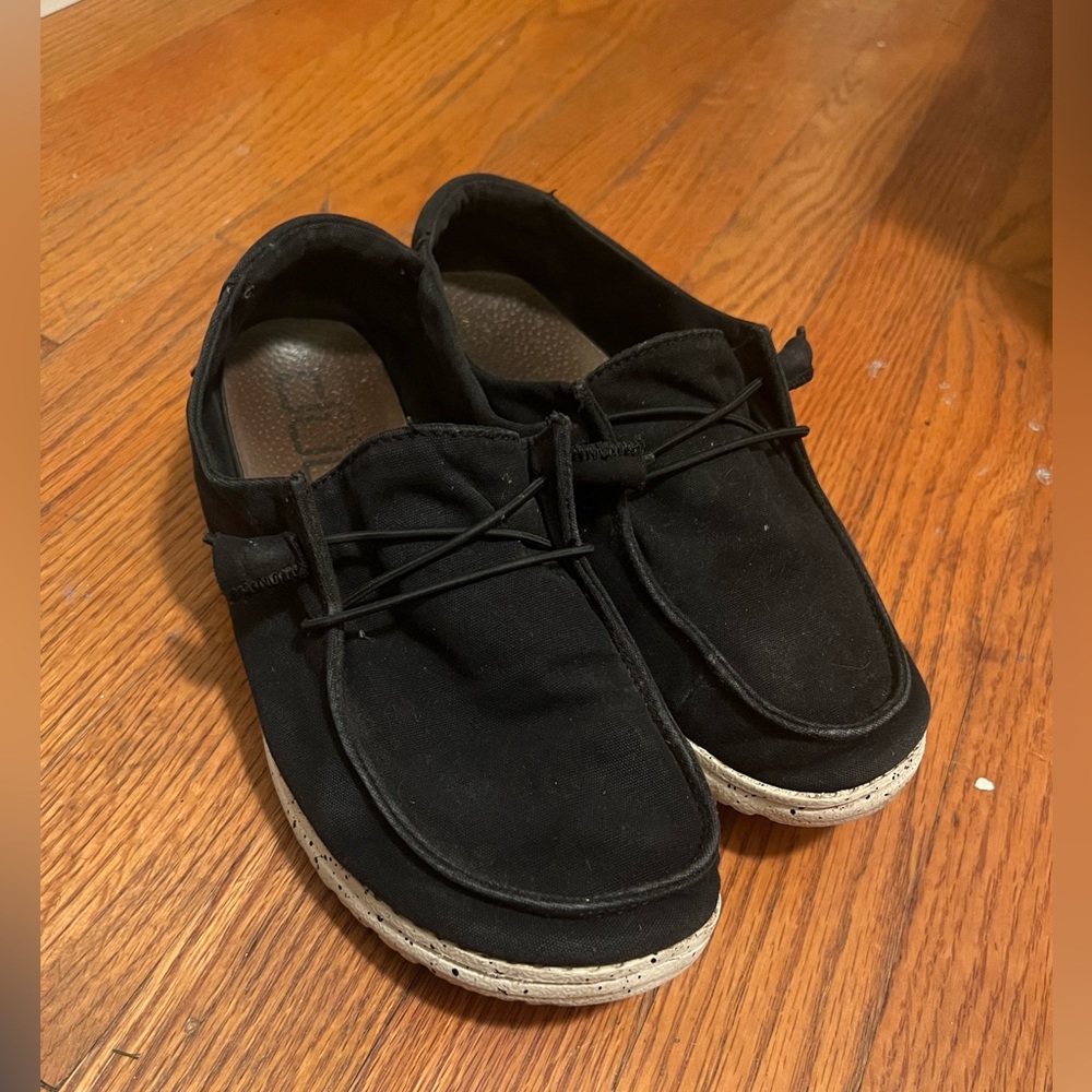 STILL AVAILABLE Size 7 hey dudes black